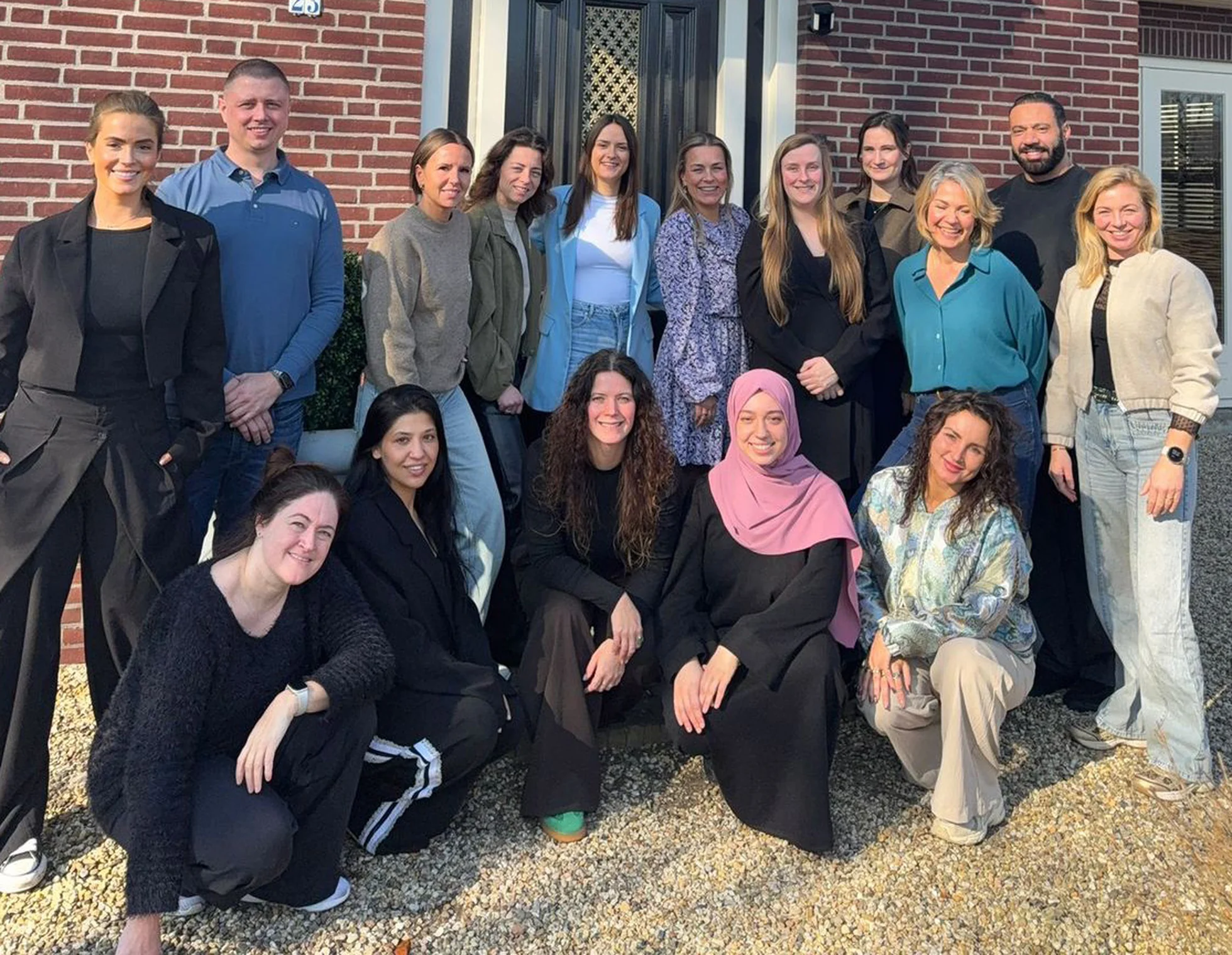 Het team van Vooruit met Zorg gezamenlijk op de foto